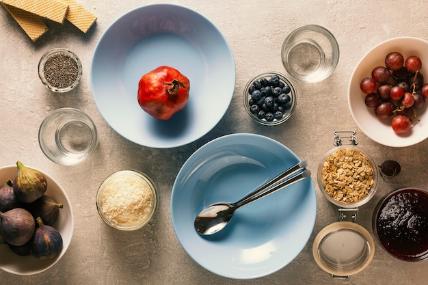 Zestaw misek z potrawami